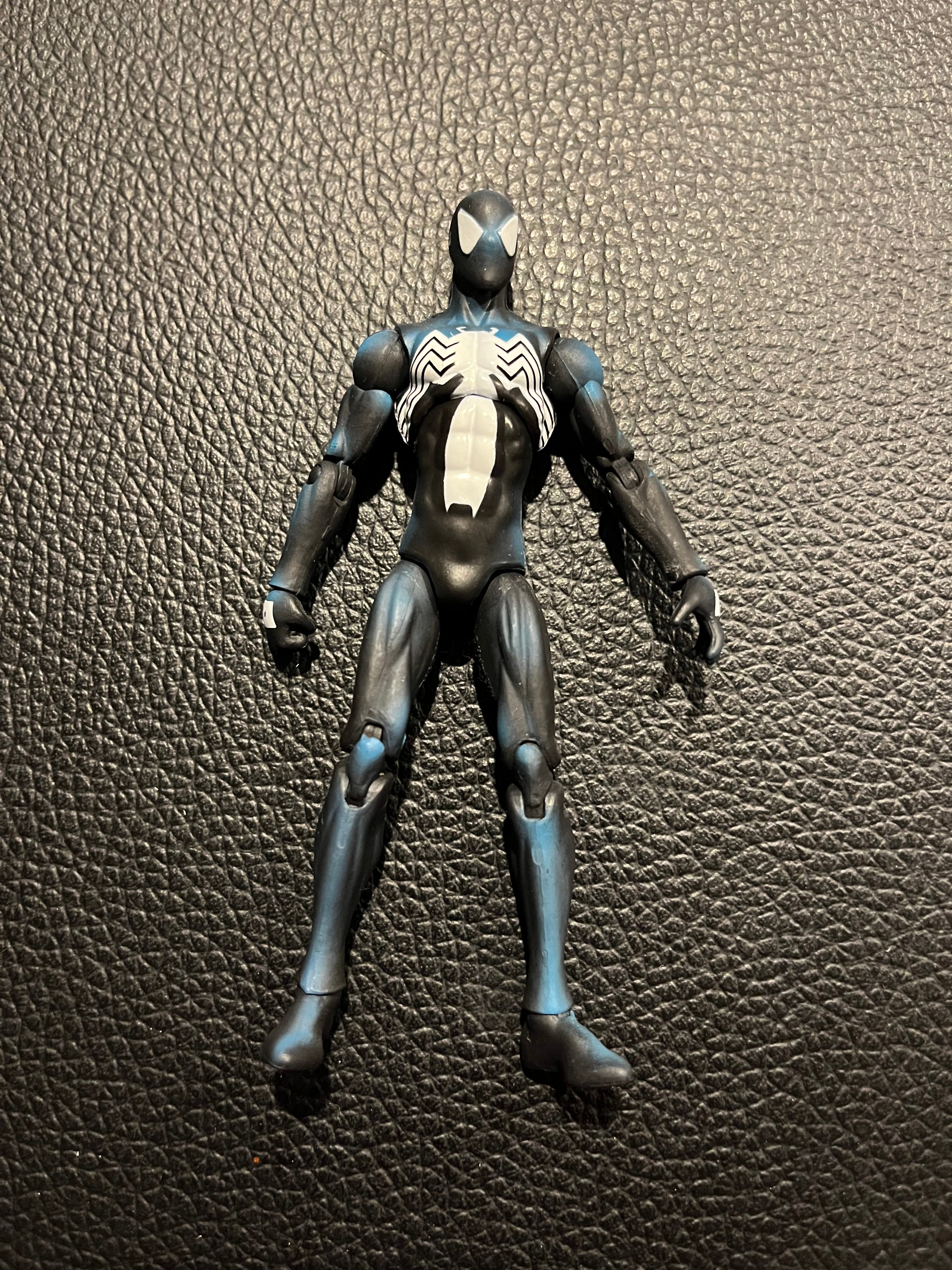 ultimate spiderman black suit toy