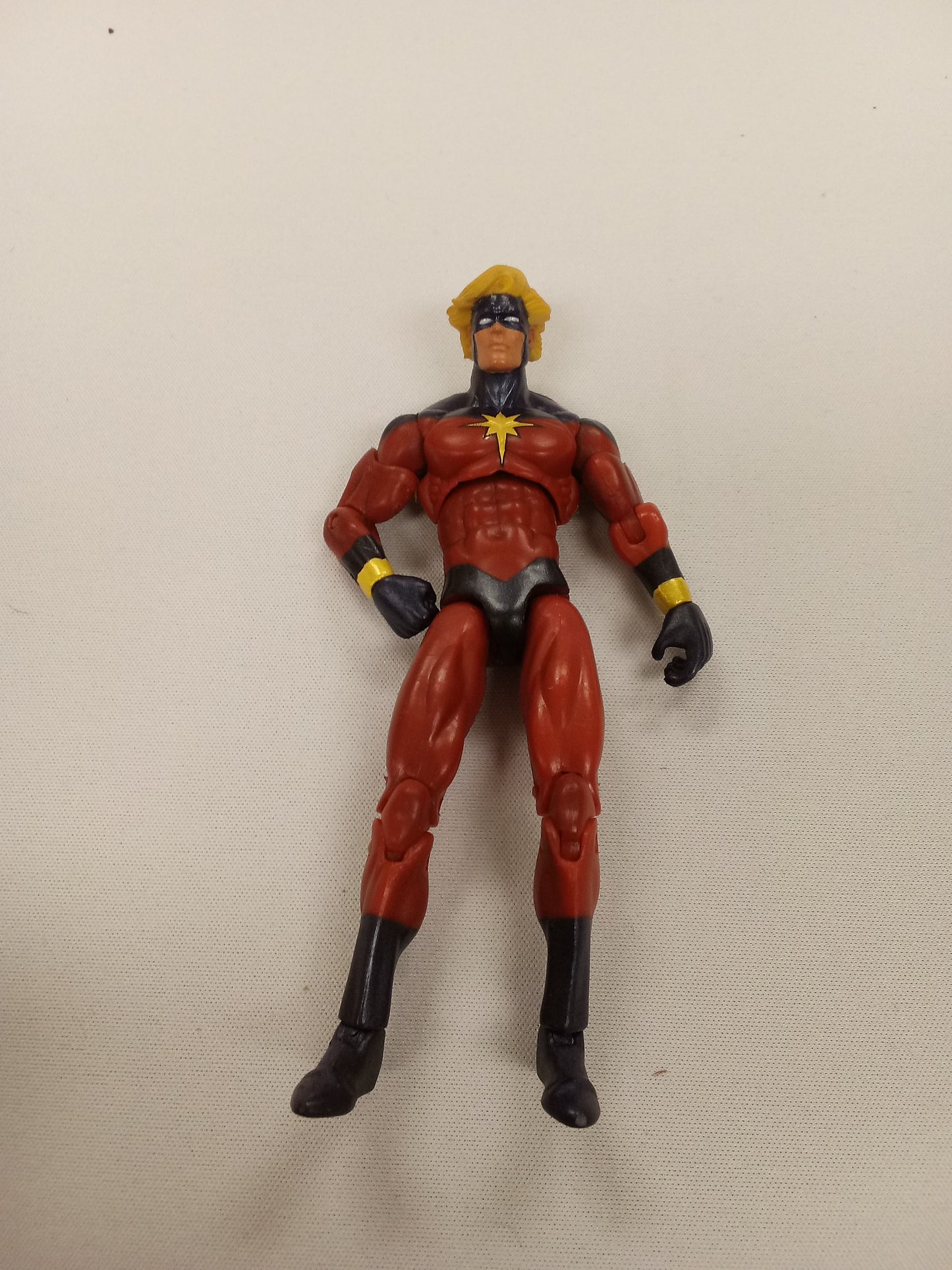 Captain Marvel Marvel Universe 3.75in Wave 12: 001